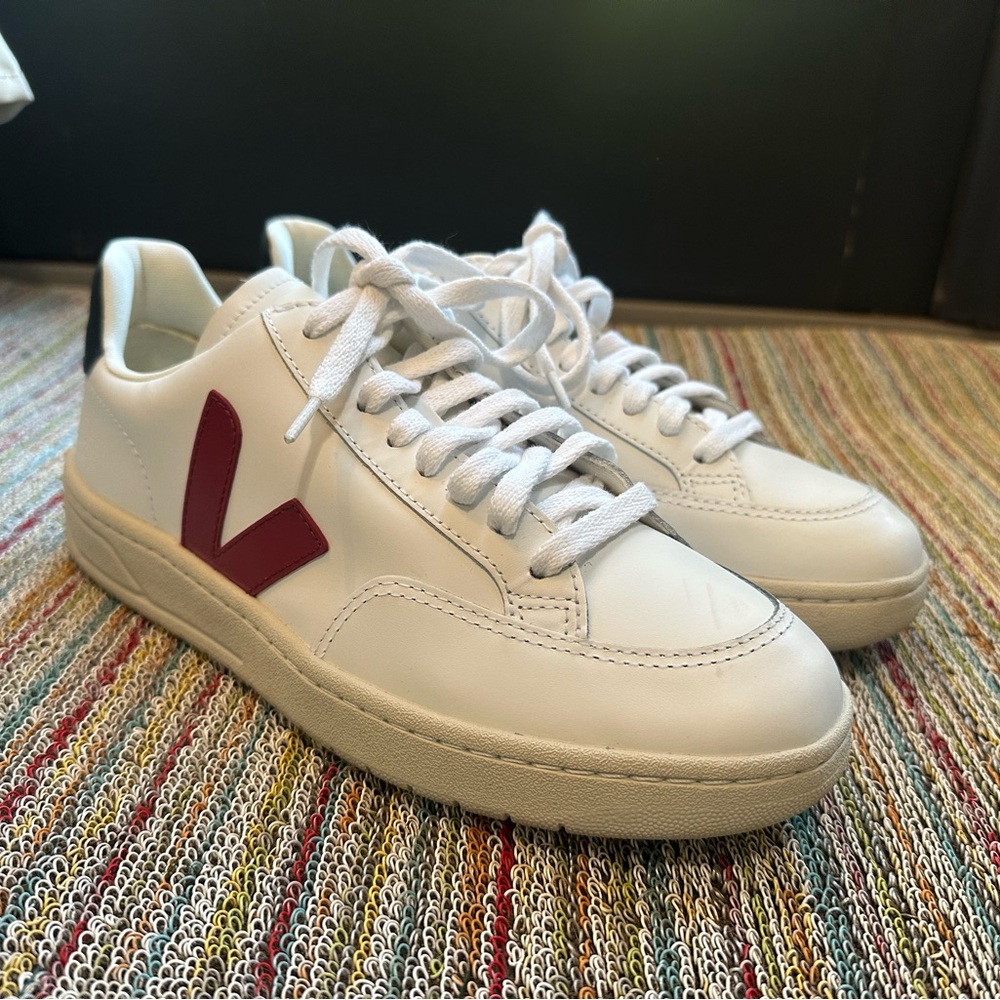 Veja NEARLY NEW V-12 white marsala náutico leather low top sneaker -8.5 (40 EU) - Picture 2 of 16